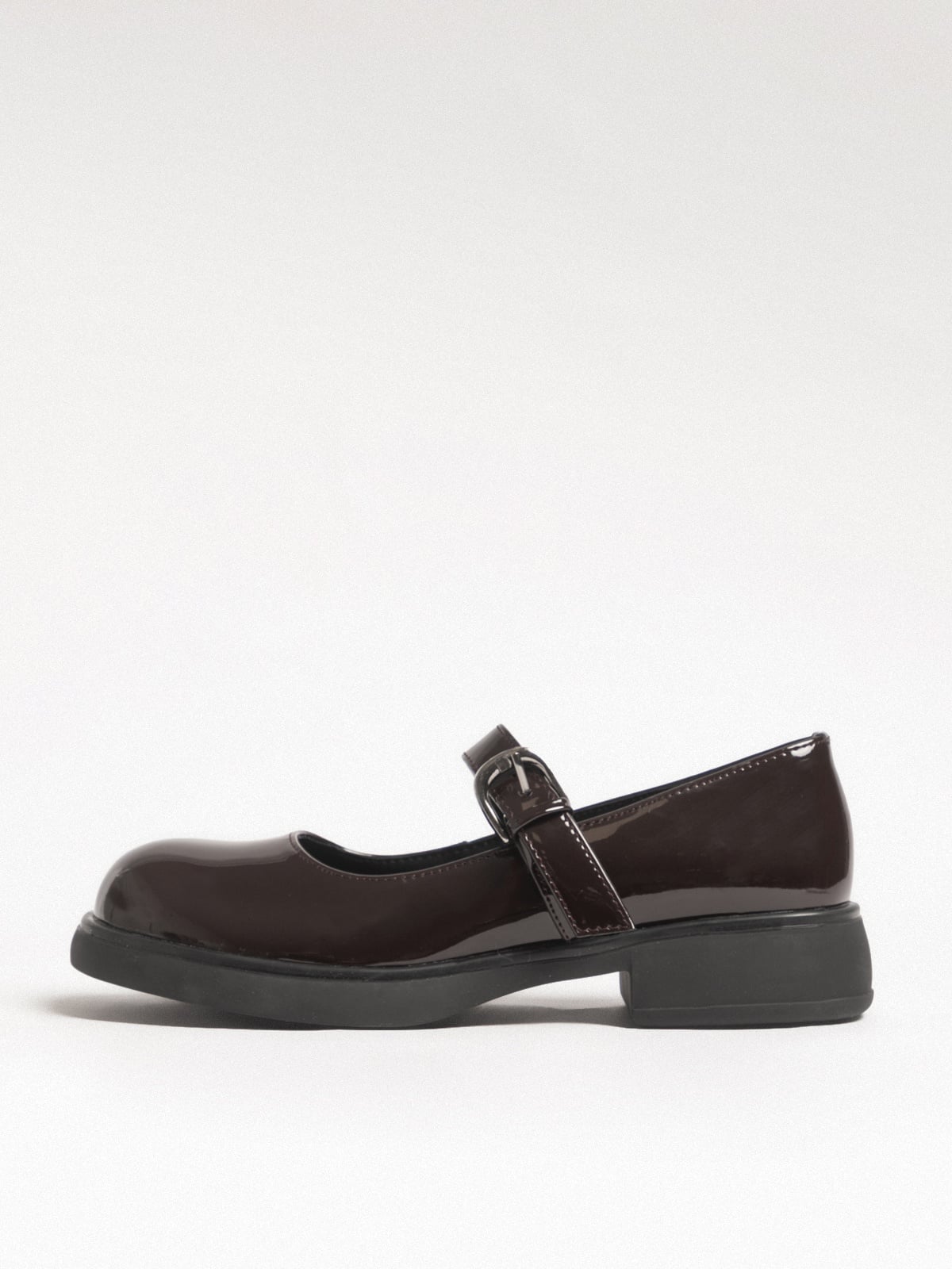 Women's leather shoes
